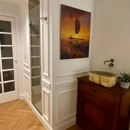 Apartment Apparemment Niche Dans Les Arbres Narbonne