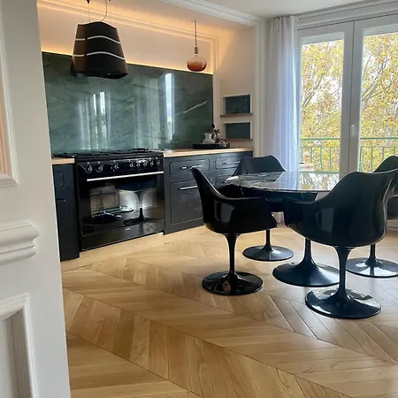 Apparemment Niche Dans Les Arbres Apartment Narbonne