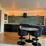 Apparemment Luxueux Niche Dans Les Arbres Апартаменты