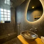 Apparemment Luxueux Niche Dans Les Arbres Нарбонна